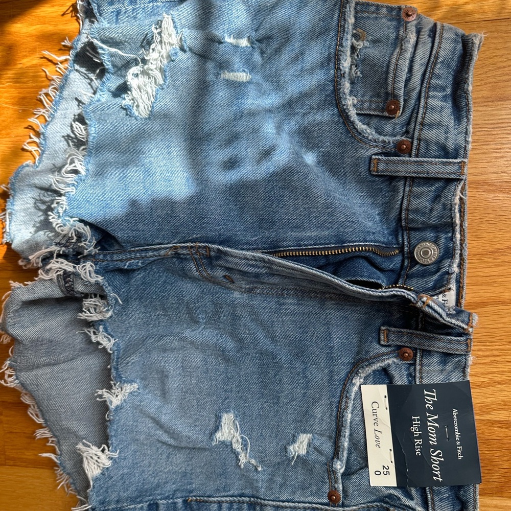 Abercrombie & Fitch mom shorts. curve love Size 0. brand new